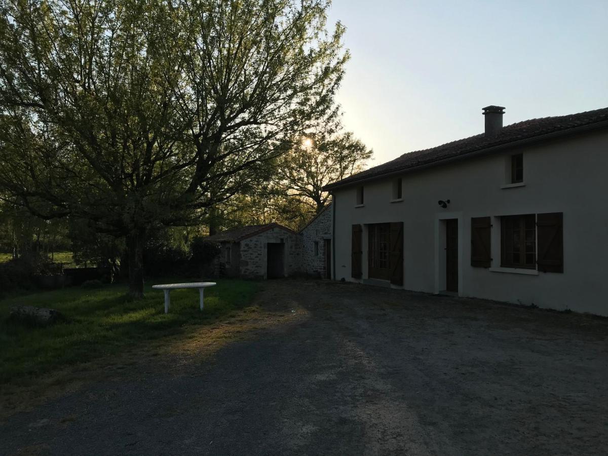 Gite à la ferme Les places La Chapelle-Bertrand Exterior foto